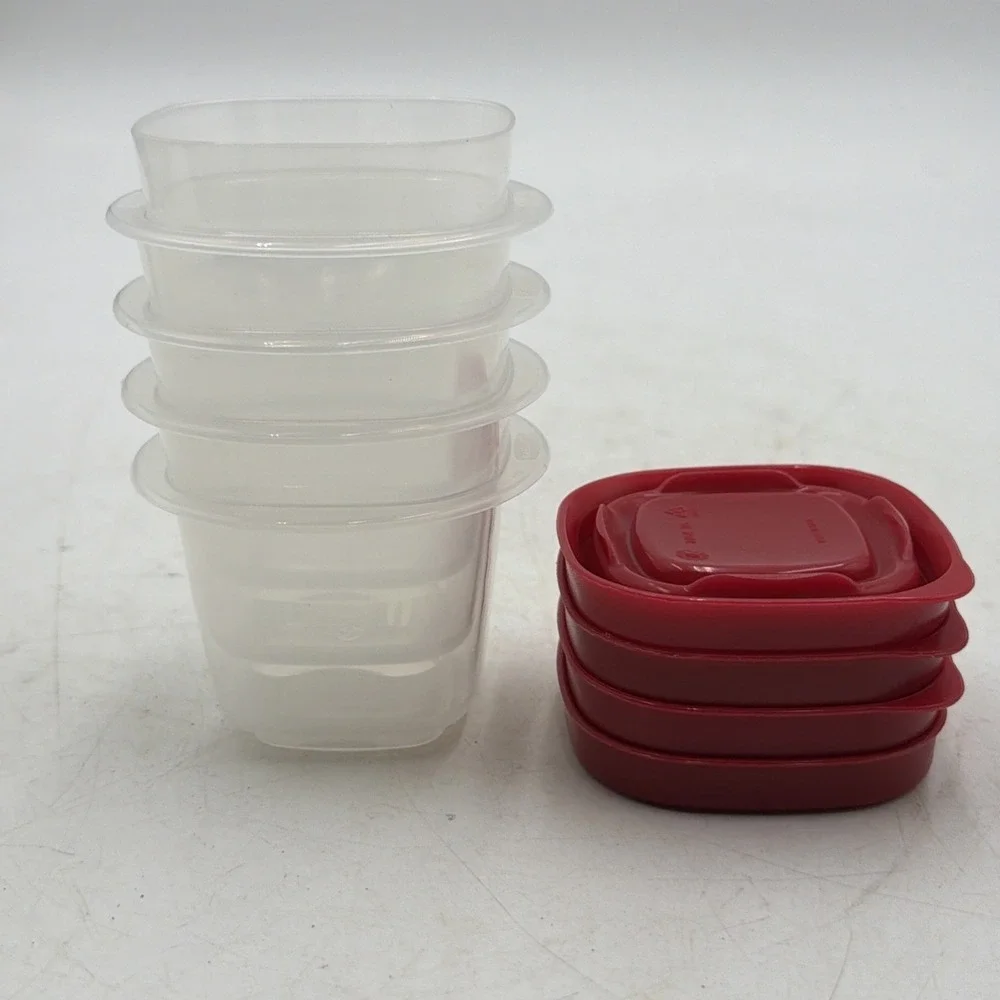 Set of 4 Rubbermaid Square 4 oz Storage Containers With Easy Find Lids 7J53